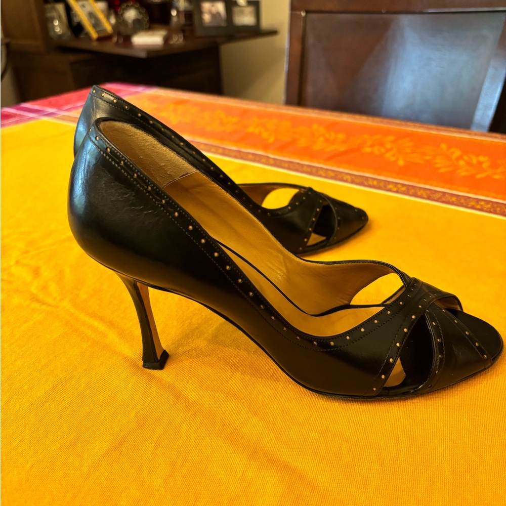 Manolo Blahnik peep-toe pump